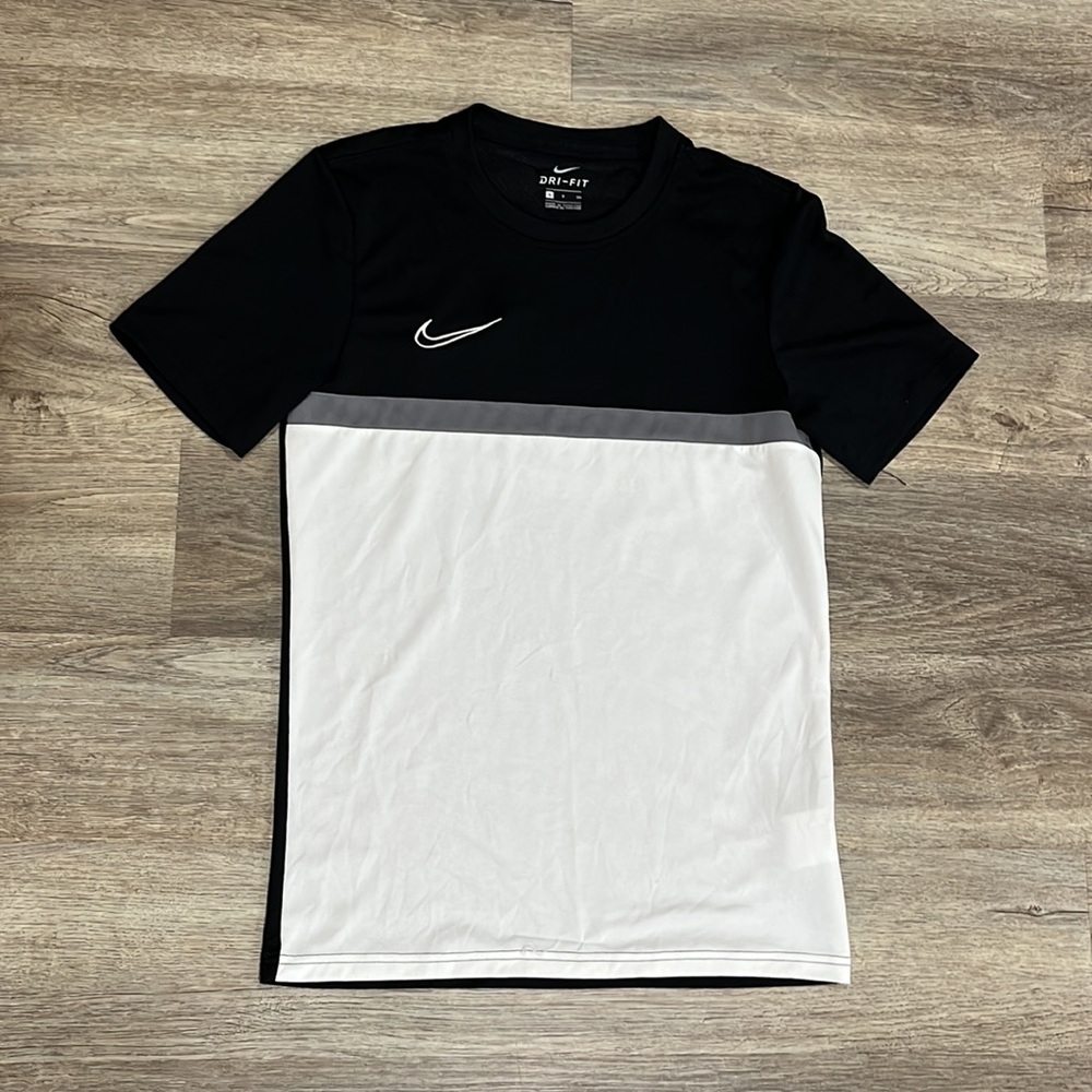 Nike Men’s Dri Fit Small Mesh Back T Shirt Black and White